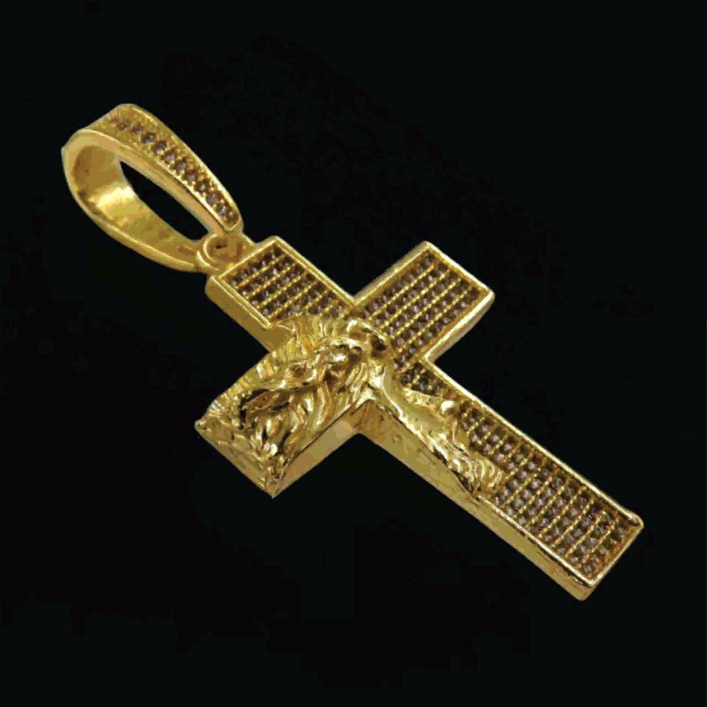PINGENTE G - CRUZ ROSTO (CRAVEJADO) BANHADO A OURO 18K